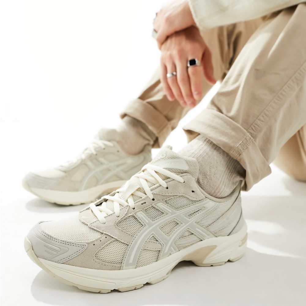 ASICS Gel 1130 - size 7 Men’s, 8.5 Womens